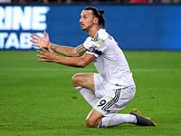 Шведские фанаты написали на дверях дома Златана Ибрагимовича 