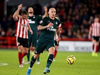 Чемпионат Англии. Боковой судья ошибся и помог забить гол