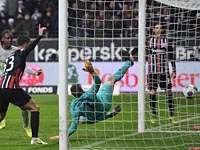 Чемпионат Германии. Ведя в счете 2:0 на 65-й минуте, 