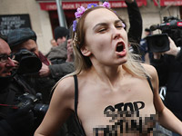 Акция активисток FEMEN в Париже: 