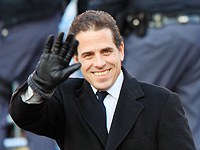 Стриптизерша подала в суд на Хантера Байдена, который  скрывает доходы от матери его ребенка