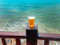 На пляжи Эйлата запрещено приходить с одноразовой пластиковой посудой