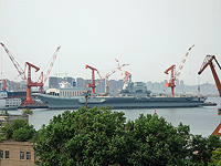 В состав ВМФ КНР вошел первый авианосец, построенный в Китае