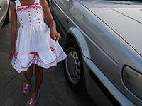 В Китае супругам пришлось возместить ущерб, причиненный автосалону их трехлетней дочерью