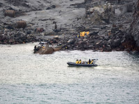 Число жертв извержения вулкана в Новой Зеландии возросло до 19