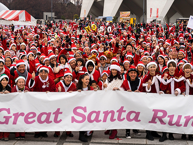 Вам не нужны квалификации, чтобы стать настоящим Santa. Фоторепортаж