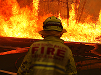 Австралия: пелена дыма, стена из пламени и торнадо из огня. Фоторепортаж