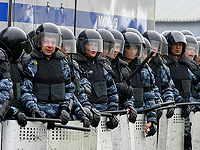 Потерявшие работу жители Санкт-Петербурга  пришли за зарплатой: их встретил ОМОН