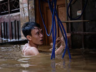 Наводнение в Индонезии: десятки людей погибли