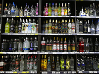 В баре и в киоске в Петах-Тикве обнаружены десятки бутылок 