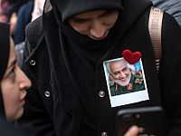 В Кермане проходят похороны генерала Сулеймани