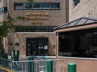 Патологоанатом: бледные ноги свидетельствуют о том, что Джеффри Эпштейна задушили