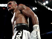 Бокс. Элейдер Альварес вернулся на ринг, эффектно нокаутировав Майкла Силза