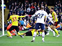 Чемпионат Англии. Гассанига отразил пенальти. Команда Моуриньо едва не проиграла аутсайдеру