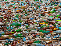 По оценке австралийских ученых, за свою жизнь человек съедает около 20 кг пластика