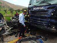 На 90-й трассе столкнулись грузовик и легковой автомобиль, погибла молодая женщина