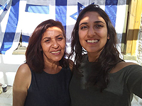 Наама Иссахар встретилась с матерью в аэропорту