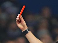 Ирландский кубок. После пропущенного гола вратарь устроил драку с фанатами и был удален