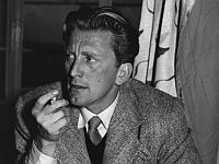 Знаменитый американский актер Кирк Дуглас умер в возрасте 103 лет