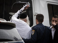 Возле мирового суда Иерусалима проходит акция протеста последователей раввина Берланда