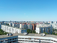 В Тольятти к одному из жилых домов привезли землю с фрагментами надгробий