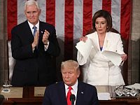 Трамп опубликовал видеоролик: Пелоси разрывает 
