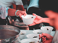 СМИ: туристы из России и Украины питались в Эйлате в столовой для бедных