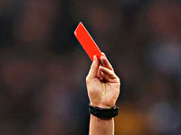 Чемпионат Италии. Тренера удалили за то, что он ударил игрока своей команды