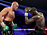 Бокс. После поражения Деонтея Уайлдера госпитализировали
