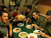 Военный раввинат разрешил солдатам, не соблюдающим кашрут, хранить на базах некошерные продукты