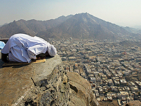 Саудовская Аравия приостановила паломничество в Мекку и Медину из-за коронавируса