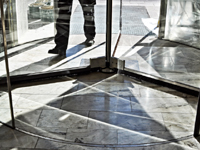 82-летний петербуржец попал в реанимацию после столкновения с