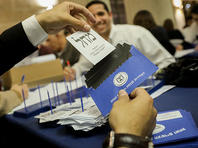 ЦИК завершил подсчет 99% бюллетеней в обычных участках и начал вскрывать двойные конверты