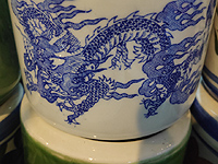 Во Франции за 4 млн евро продана ваза, владельцы которой считали ее 