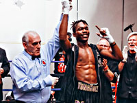 Бокс. В Техасе Холифилд победил Карлсона