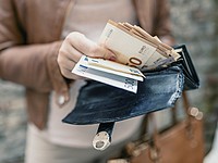 ВОЗ: наличные деньги могут быть каналом передачи коронавируса