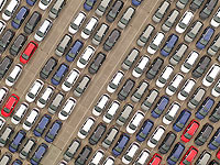 Флагманы автомобилестроения США остановили производство из-за пандемии