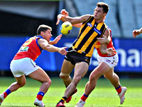 Чемпионат по австралийскому футболу прерван через несколько дней поле старта