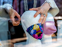 Карантинная мода: защитные маски от берлинского дизайнера. Фоторепортаж