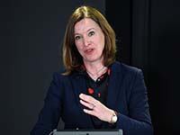 Главврач Шотландии, нарушавшая собственные рекомендации, подала в отставку