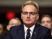 Ушел в отставку морской министр США, назвавший командира авианосца дураком