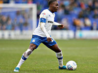 Трудности тренировок во время коронавируса. Нападающий молодежной сборной Англии выбил окно