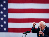 Сандерс отказался от борьбы за пост президента: Байден против Трампа