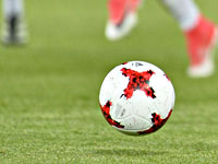 В футбол все еще играют. 