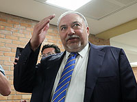 Либерман заявил, что следует снять запрет на работу бизнесов