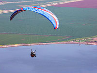 На берегу Кинерета потерпел крушение параплан, погиб пожилой мужчина