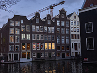 В Амстердаме израильский бизнесмен предоставил подъемный кран, чтобы организовать 