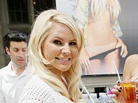 Девушка с обложки Playboy покончила с  собой, не выдержав карантина