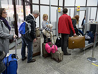 Россиянам с двойным  гражданством или видом на жительство в другой стране разрешили покинуть РФ