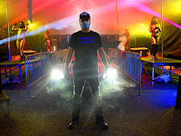 Стриптиз в эпоху коронавируса: drive-through с гарантией безопасности. Фоторепортаж